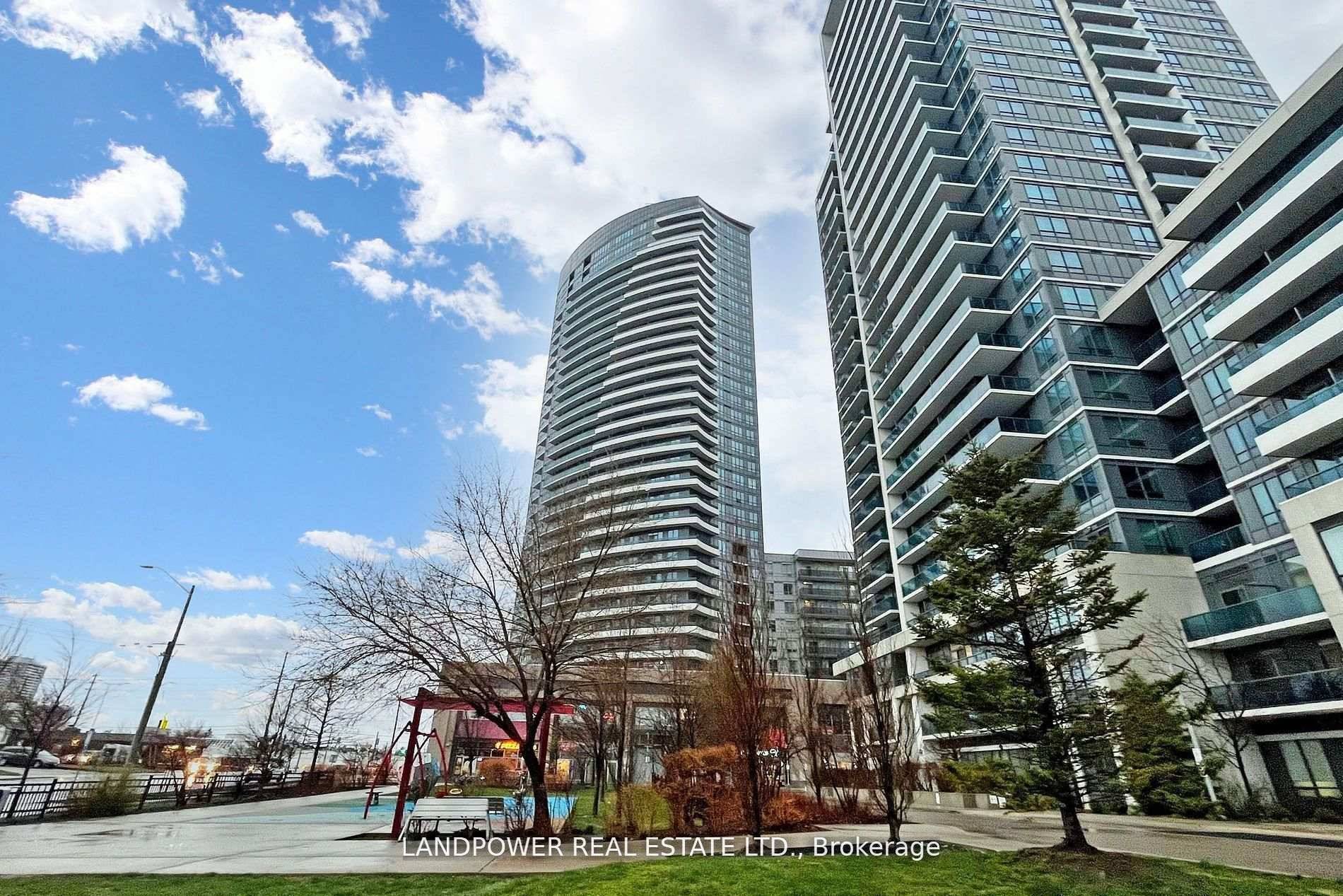 Fantastic Entry Point into the Market 1 Den Condo with Parking and View This 622 sq ft Balcony, condo features a 1 Den layout with walnut oak style flooring, stainless ...