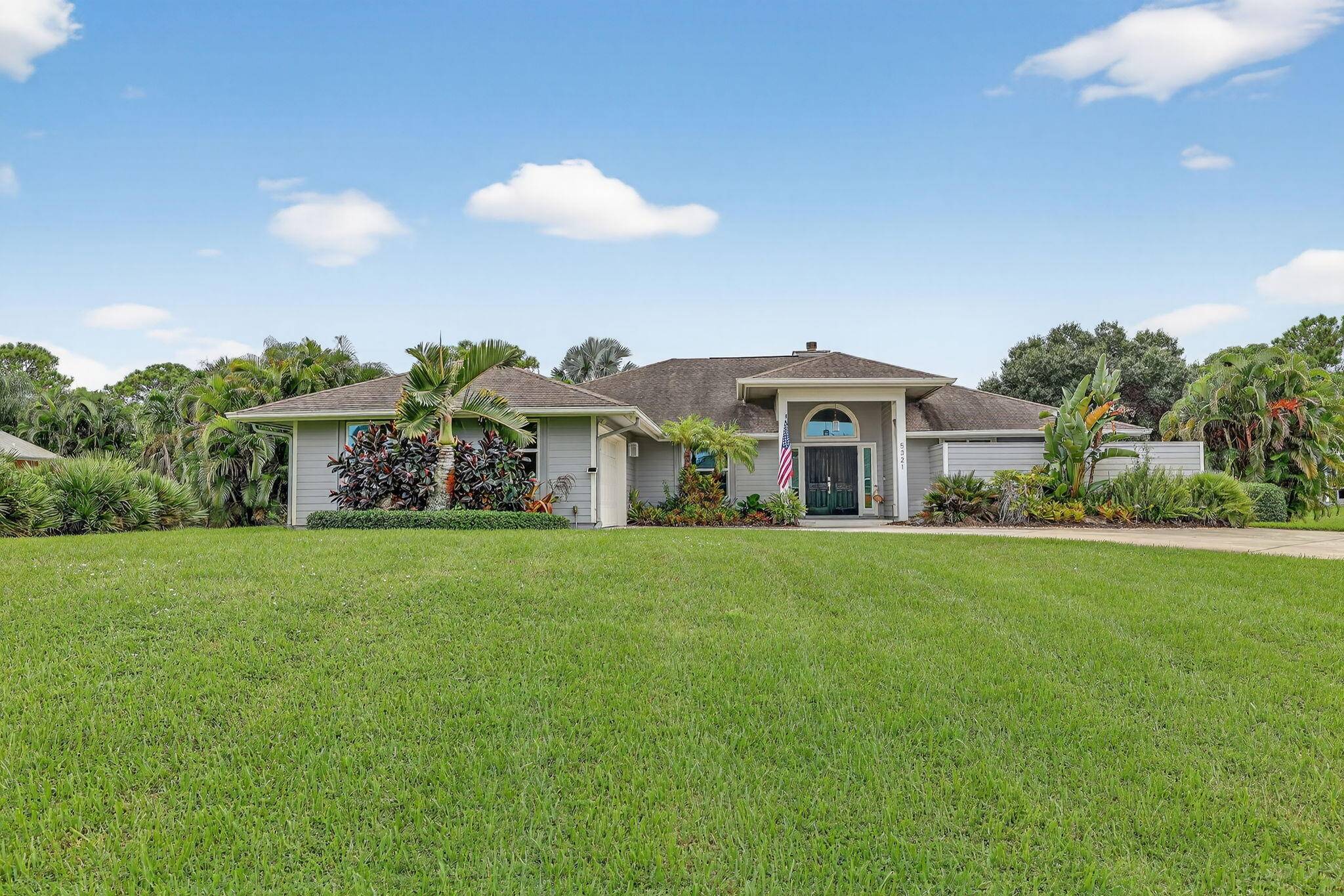 Welcome to your dream home in the heart of Stuart, Florida !
