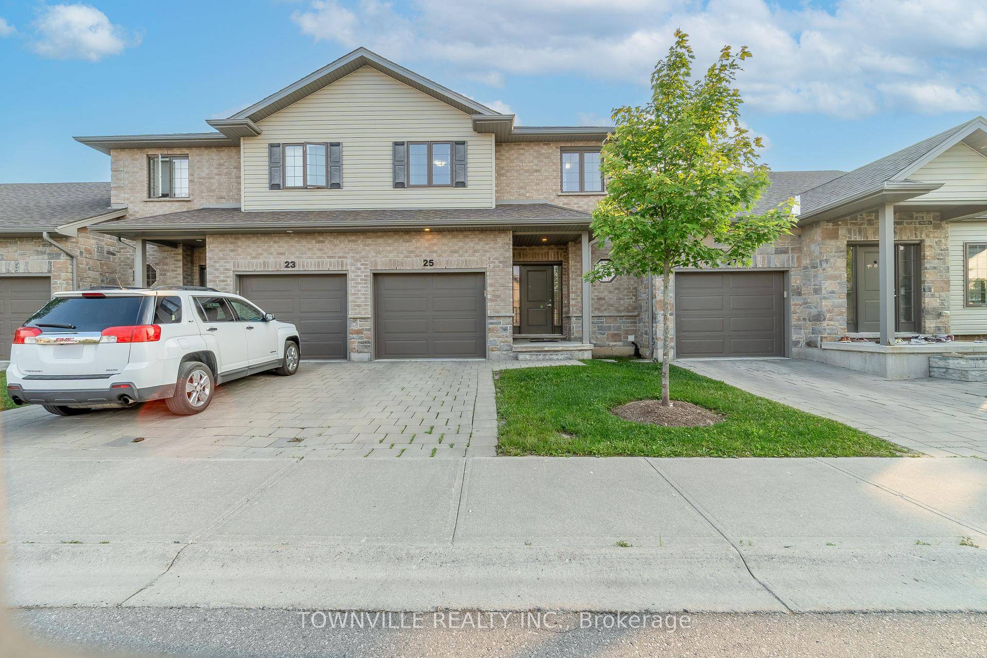 Beautifully upgraded home in a prime North West London location, just minutes from Western University and University Hospital.