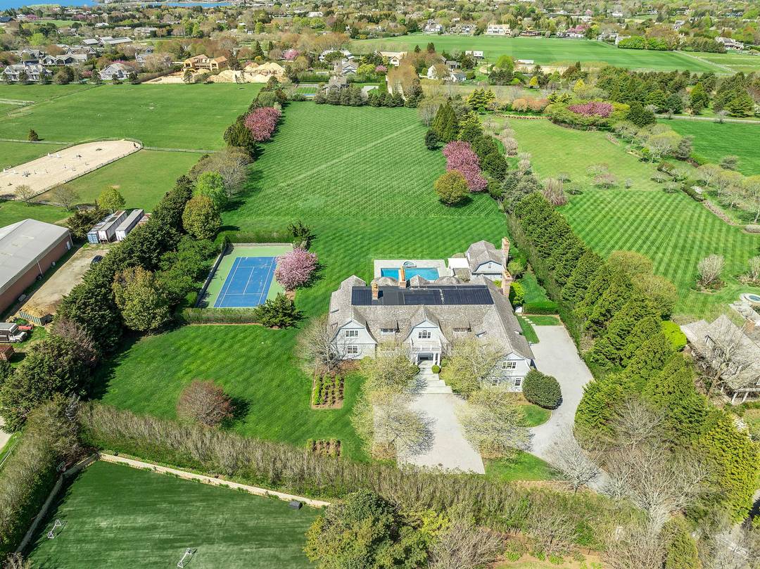 9 Bedroom Estate on 2 Acres with a 4 Acre Reserve