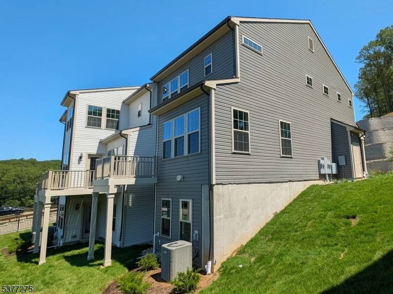 NEW 2025 CONSTRUCTION END UNIT TOWNHOME !