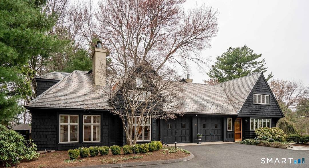 Magical 1929 English cottage style, free standing home at Balbrae.