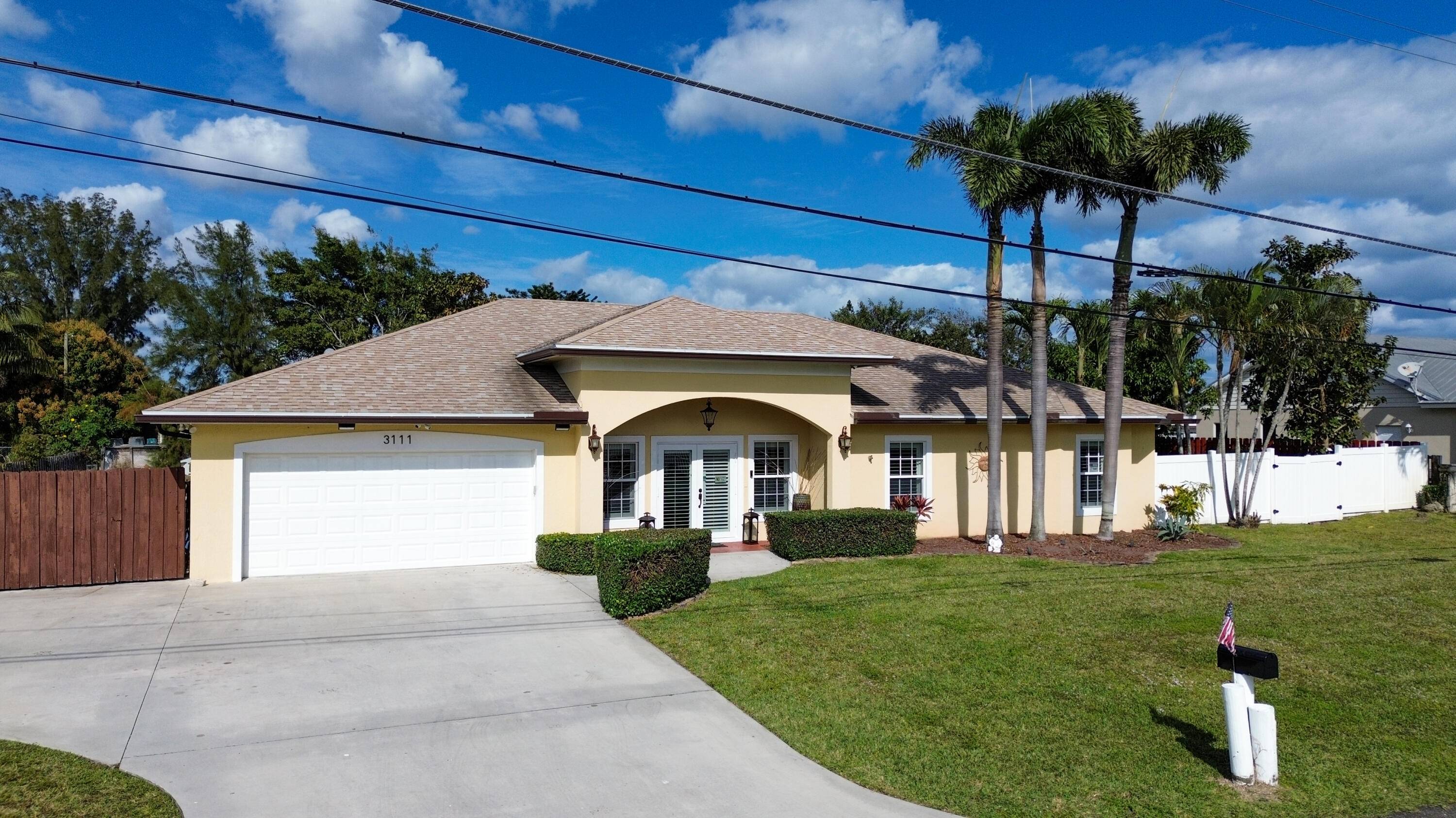 Beautiful 4bedroom 3bath home on the water canal with direct access to Lake Osbourne.