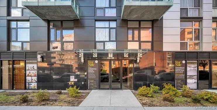 LOCATION ! LOCATION ! WELCOME TO REGO PARK NEW LUXURY CONDO.