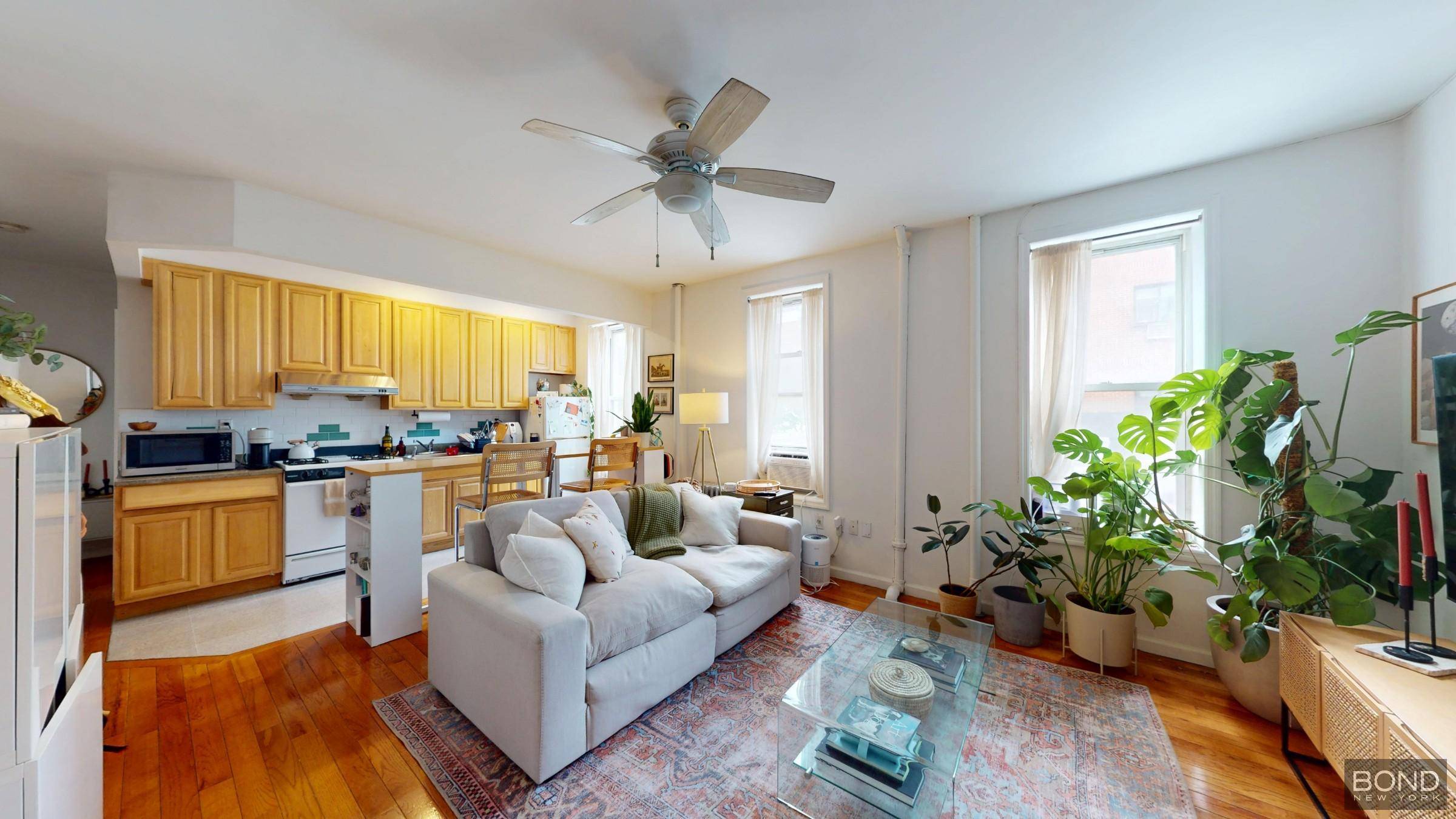 Bright and beautiful 2 beds and 2 bathrooms.