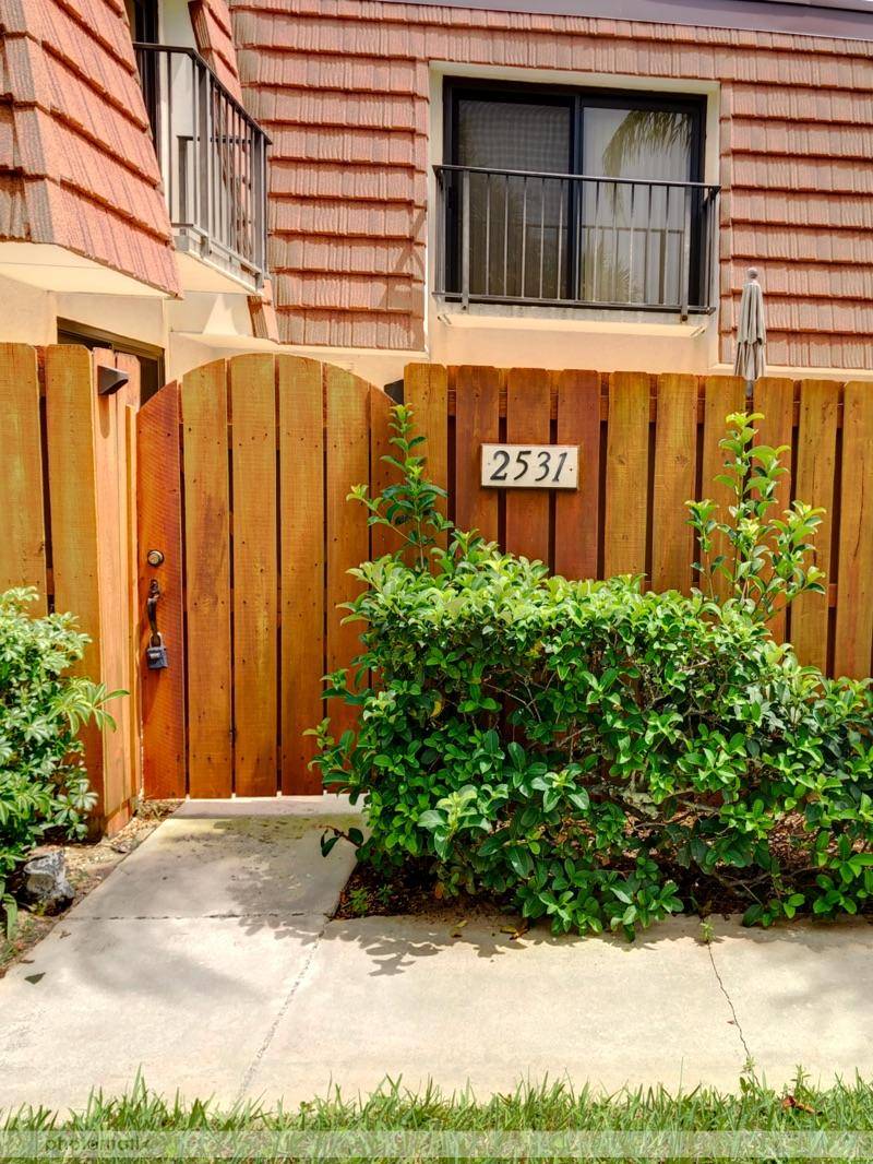 Beautifully updated furnished turn key rental located at the Bluffs River.