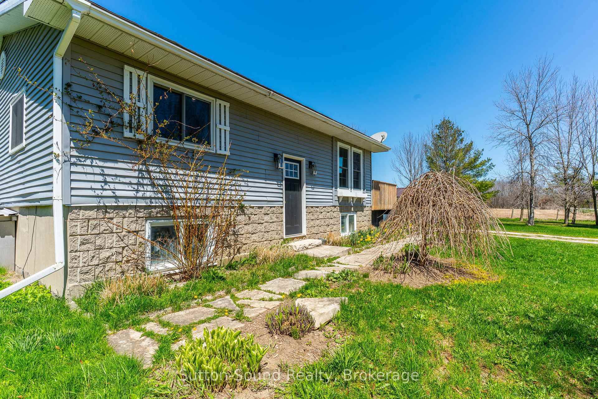 Welcome to 17 Mar Side Road, a delightful 3 bedroom, 1 bathroom raised bungalow nestled on a large, private country lot.