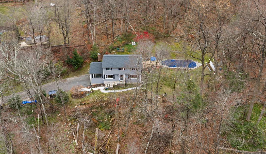 Tranquil Winter Spring Retreat in Sherman, CT Spacious 4 Bedroom Colonial, located just 90 minutes from NYC.