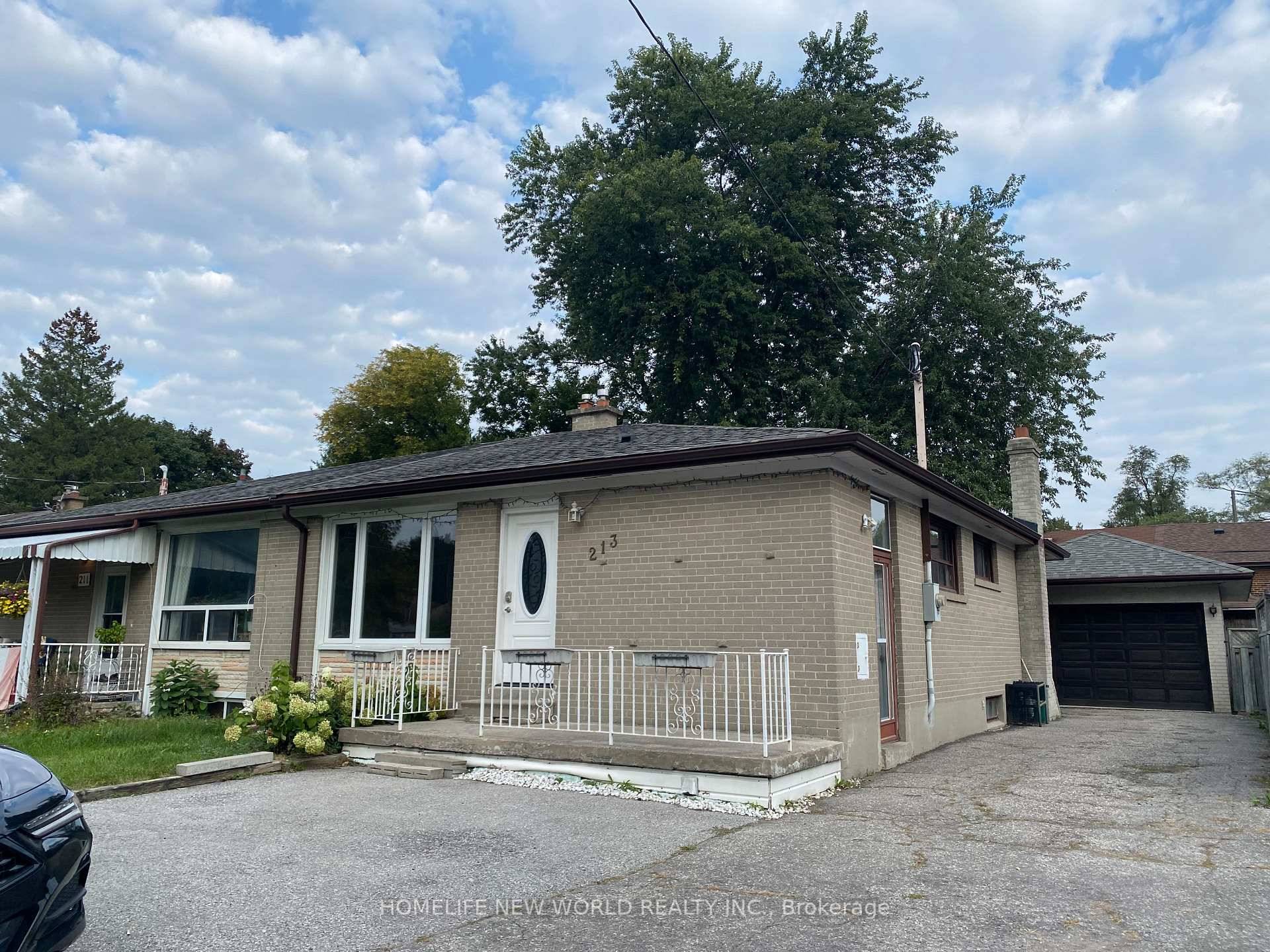Spacious and functional Semi Detached In Prime Mature Neighborhood.