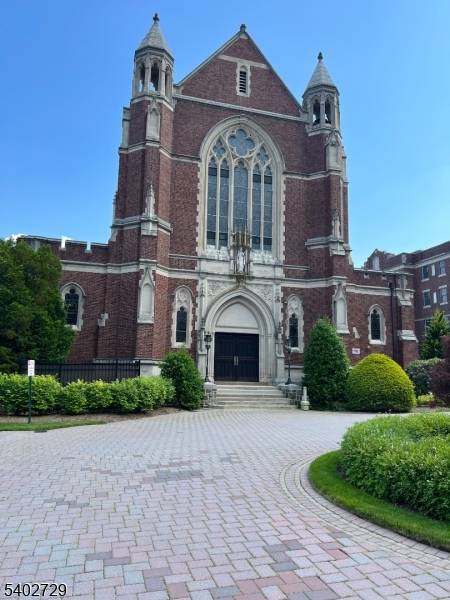 Welcome to resort style living at Walsh Hall, Rio Vista.