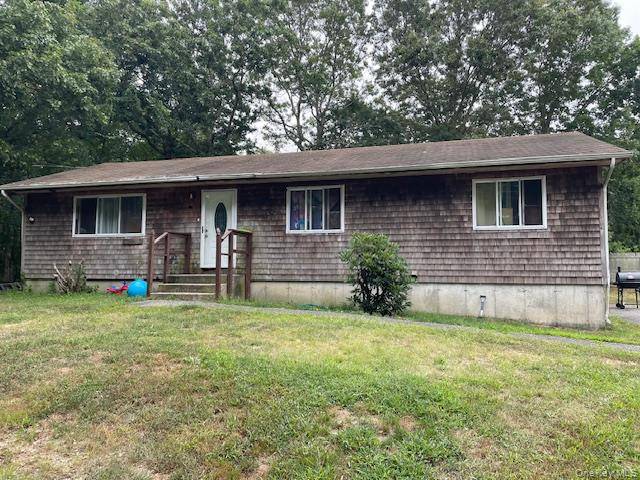 Come see this 3br, 2bth Ranch home which facilitates a Master bedroom located in a quiet neighborhood on a dead end street.
