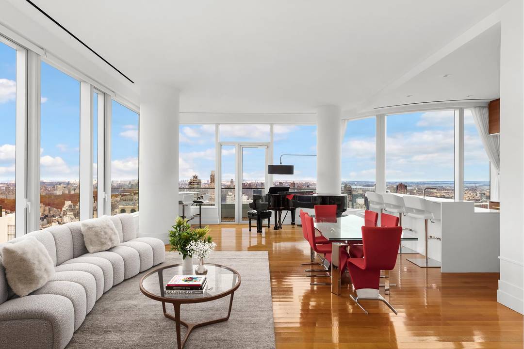 Spectacular Corner Residence with Iconic Views at 252 East 57th Street Welcome to this stunning corner home perched on the 59th floor, offering sweeping panoramic views of Central Park, the ...