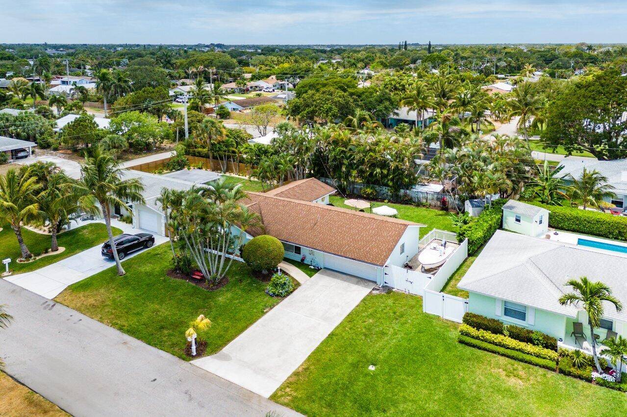 Charming Renovated Home in the Heart of Tequesta Village Beautifully updated 2 bedroom, 2 bathroom home with a 2 car garage, ideally located in the picturesque coastal village of Tequesta.