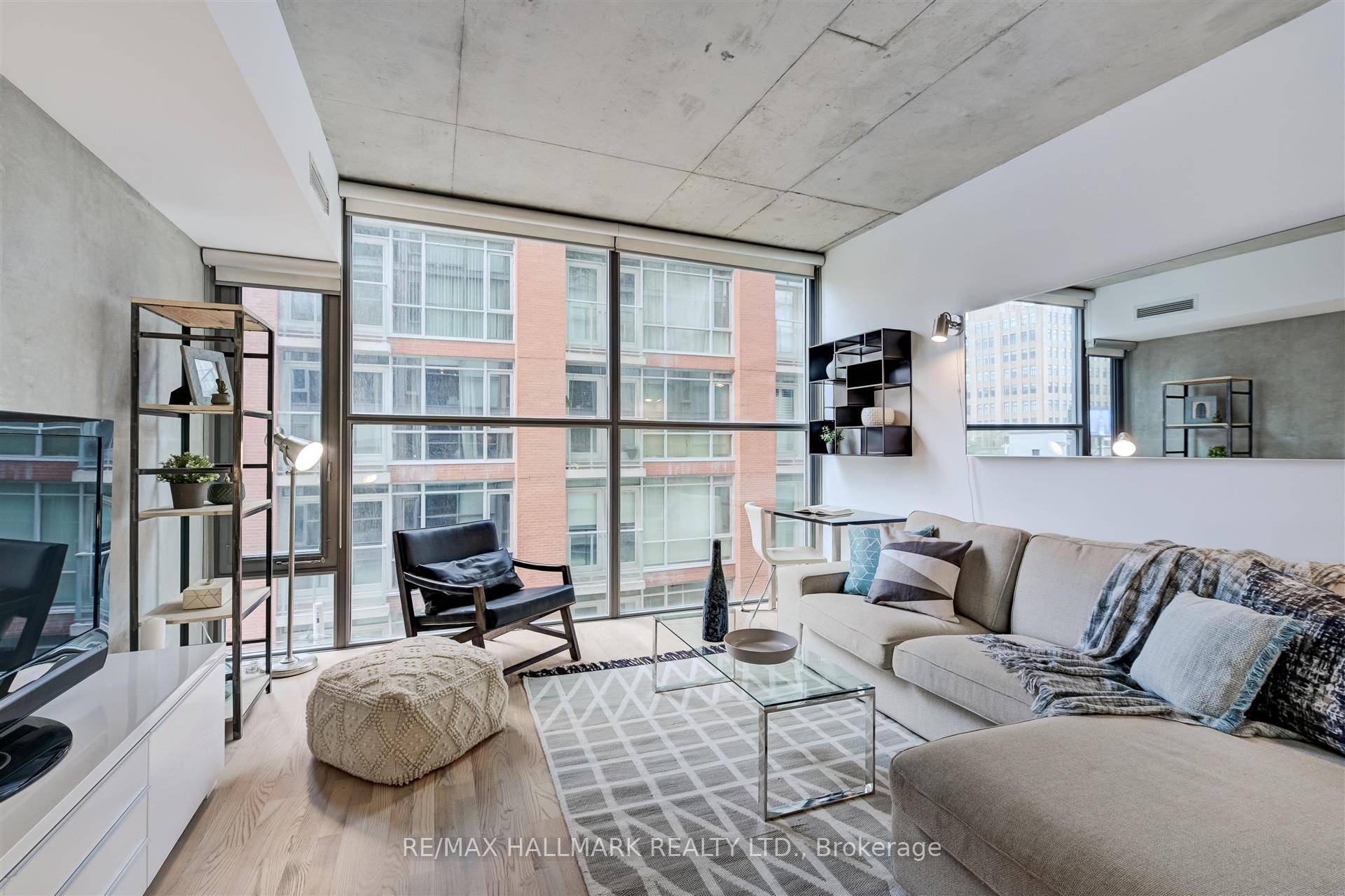 Welcome to Suite 406 at the sought after Glas Lofts, a boutique, architecturally distinct building in the heart of downtown Toronto.