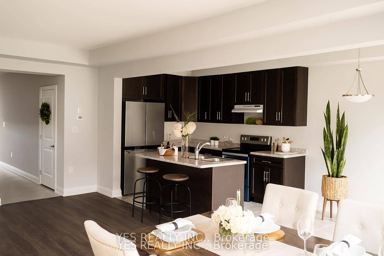 Stunning 3 bedroom, 3 bathroom end unit townhome available for lease !