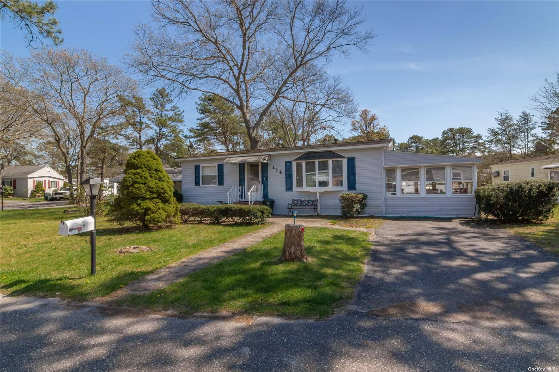 55 and older community. 1974 Newport mobile home 24'x40 sq.