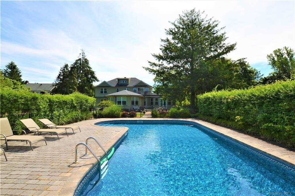 Summer Oasis with park like setting.