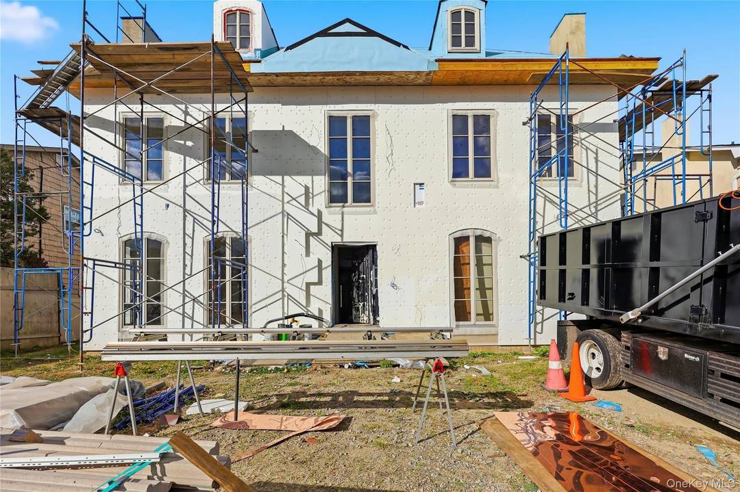 Spectacular New Construction in Coveted Harbor View 8 Bedrooms, 6.