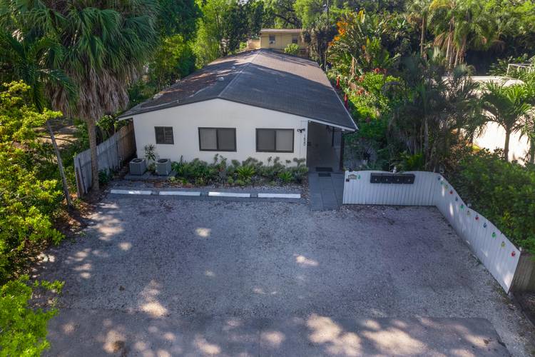 Exceptional income producing 4 plex in a prime Fort Lauderdale location, with each unit currently configured as a spacious 2 bedroom, 1 bathroom offering approximately 658 sq ft per unit ...