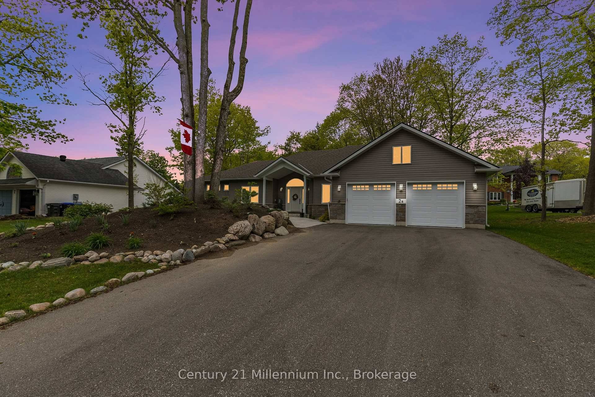 Custom built ranch bungalow 2022, built by CHASE HOMES, on a spacious estate lot 114x140 in the quiet cul de sac neighborhood of SUNWARD ESTATES, surrounded by mature trees.