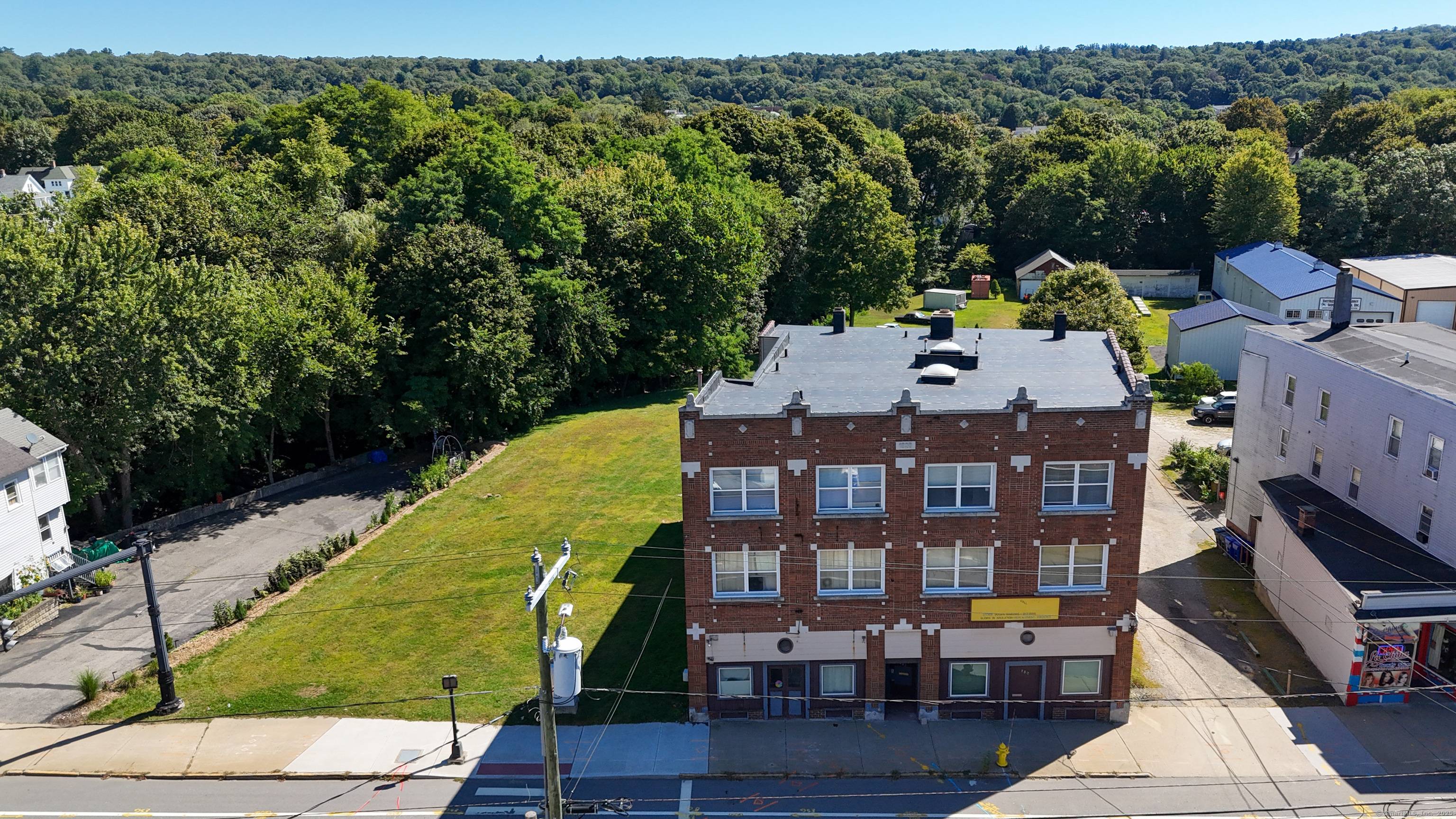 Welcome to 482 Main ST in Torrington CT.