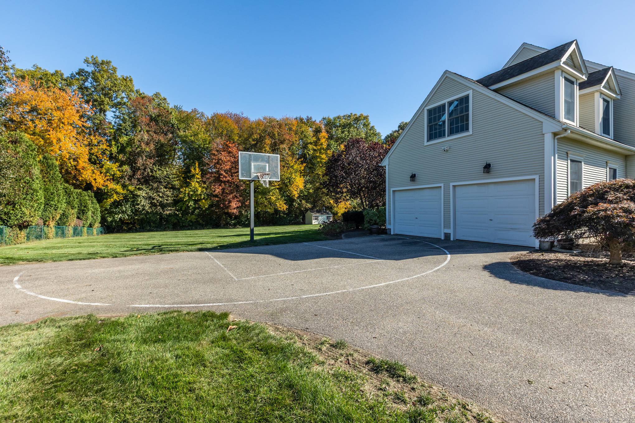 Beautiful 2261 sqr ft Colonial offering tremendous curb appeal !