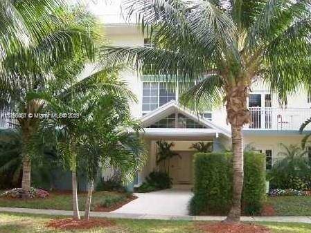 Beautiful 1B 1B apart updated and ready to move in.