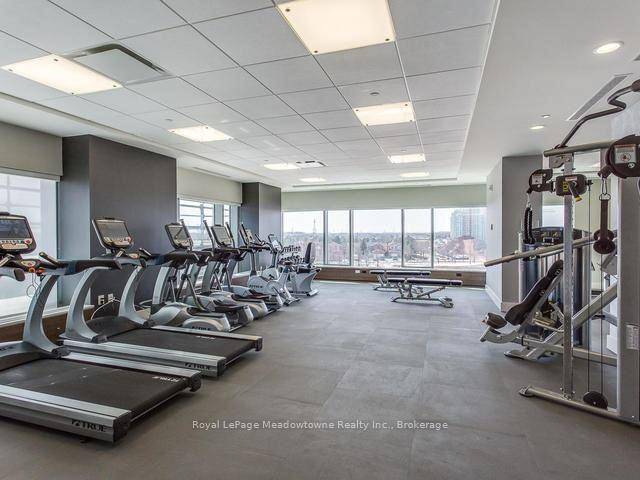 Pristine 1 Bedroom Condo Across From Erin Mills Town Centre, Credit Valley Hospital.