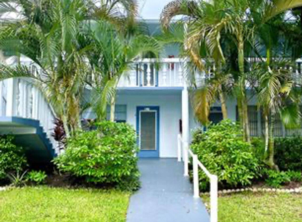 LOCATION ! Charming Second Floor Corner Unit with Screened Porch !