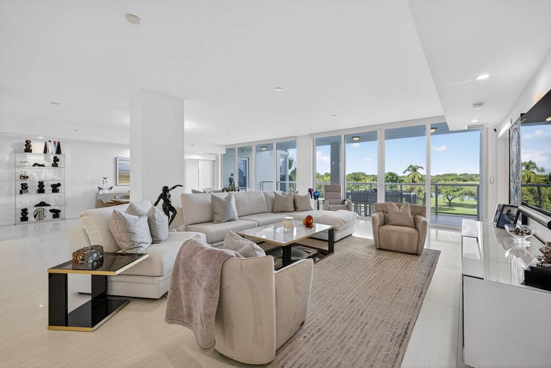 Stunning golf lake views from this 3rd floor Ruby unit.