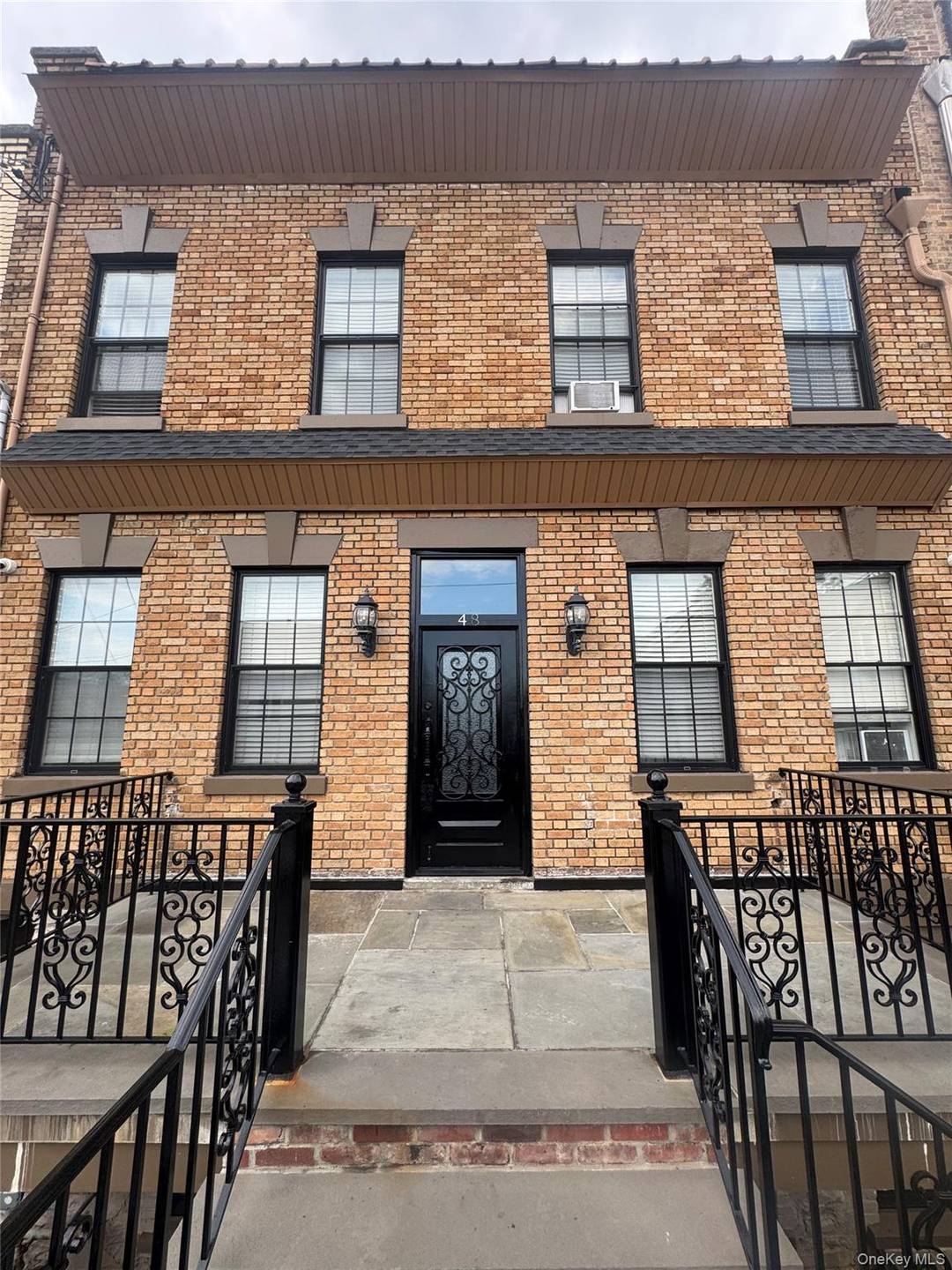 Five family property for sale in the heart of Mount Vernon, featuring all 2 bedroom, 1 bathroom units.