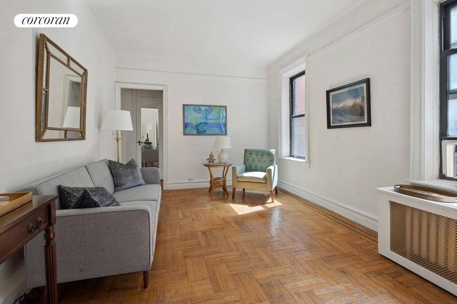 170 East 94 3C is a spacious Carnegie Hill one bedroom with pre war proportions, 9 foot ceilings and lots of light.