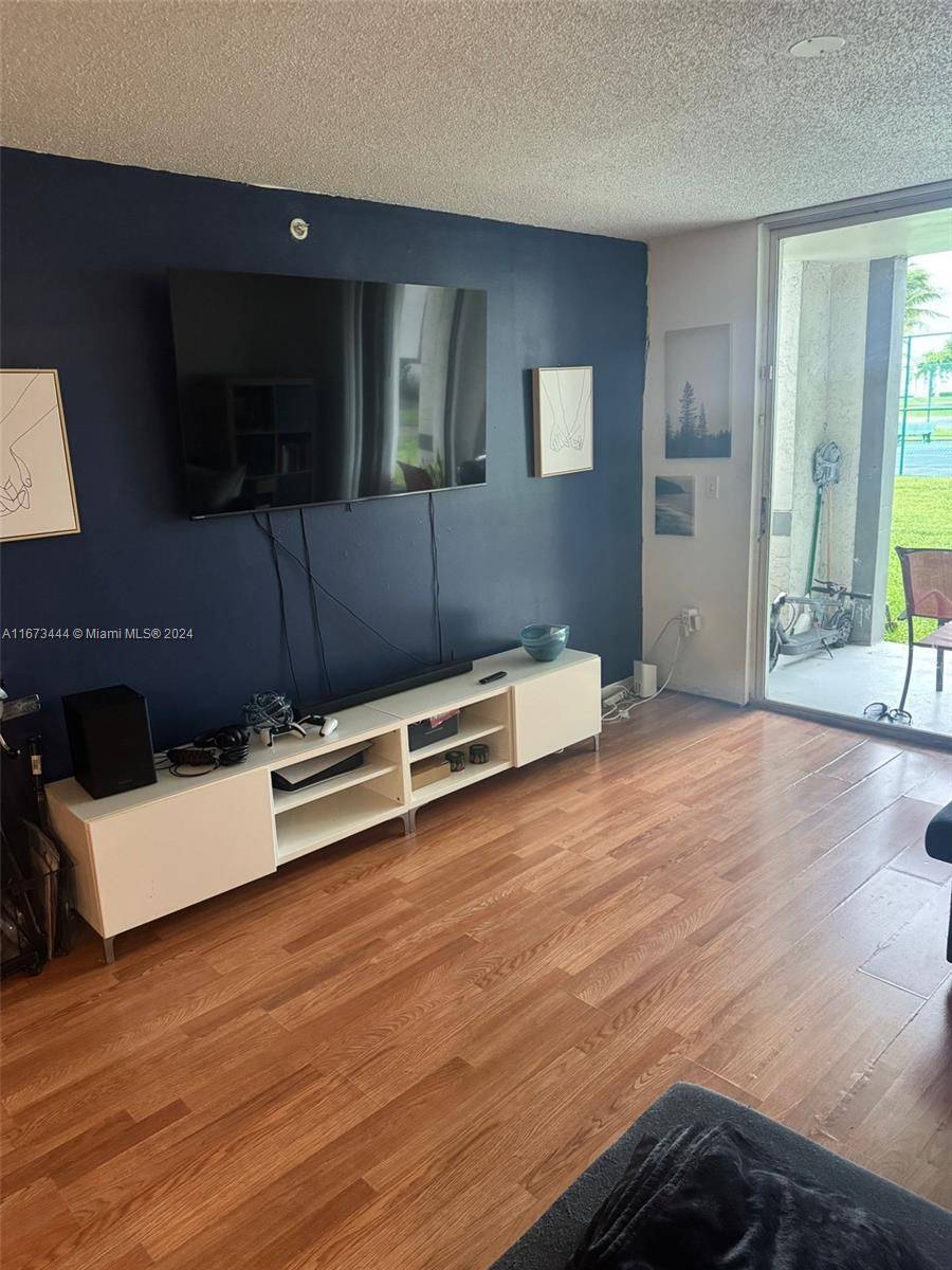 Welcome to Enclave at Doral, where comfort meets convenience !
