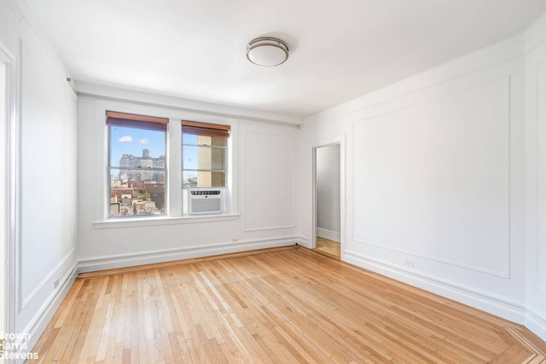 One Block to Central Park !