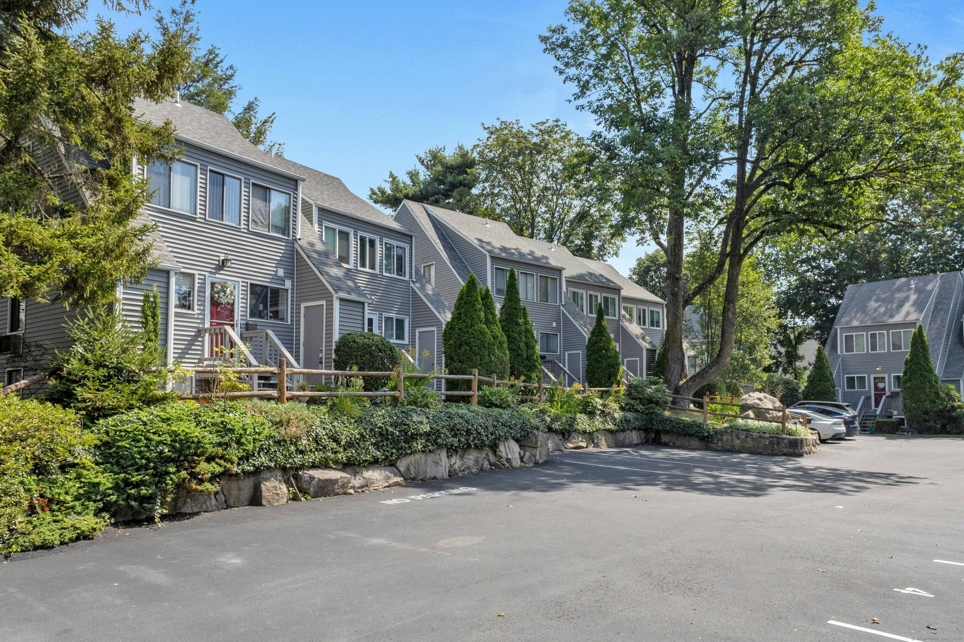 Welcome home ! Rarely available, end unit, townhouse with a spacious, open floor plan that makes living and entertaining easy and enjoyable.