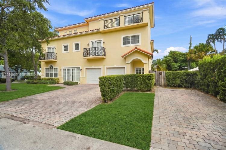 Welcome to Elevated Living in Prime Tarpon RiverWelcome home to this beautifully renovated townhome, ideally positioned in the coveted Tarpon River neighborhood of Fort Lauderdale.