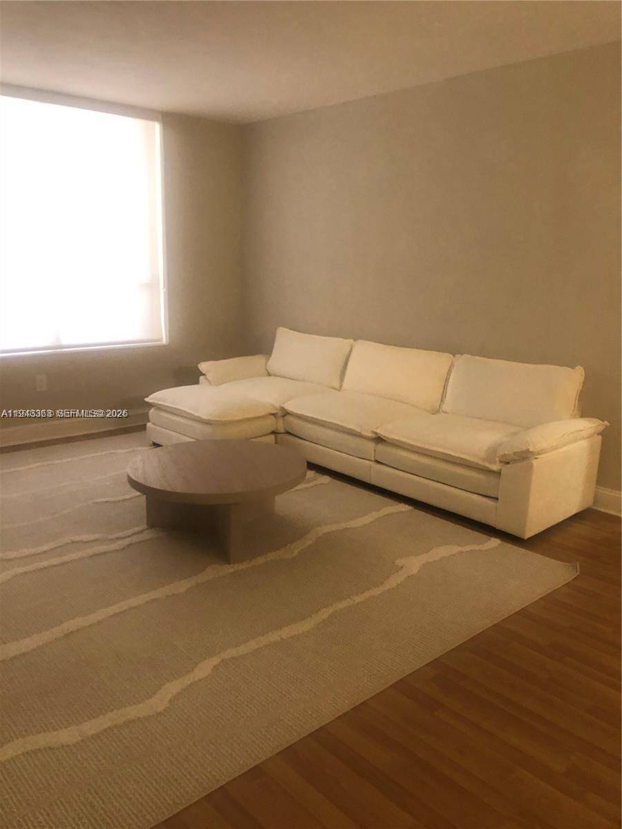 Beautiful and spacious 2 bedrooms 2 bathrooms apartment located in the prestigious Bal Harbour.