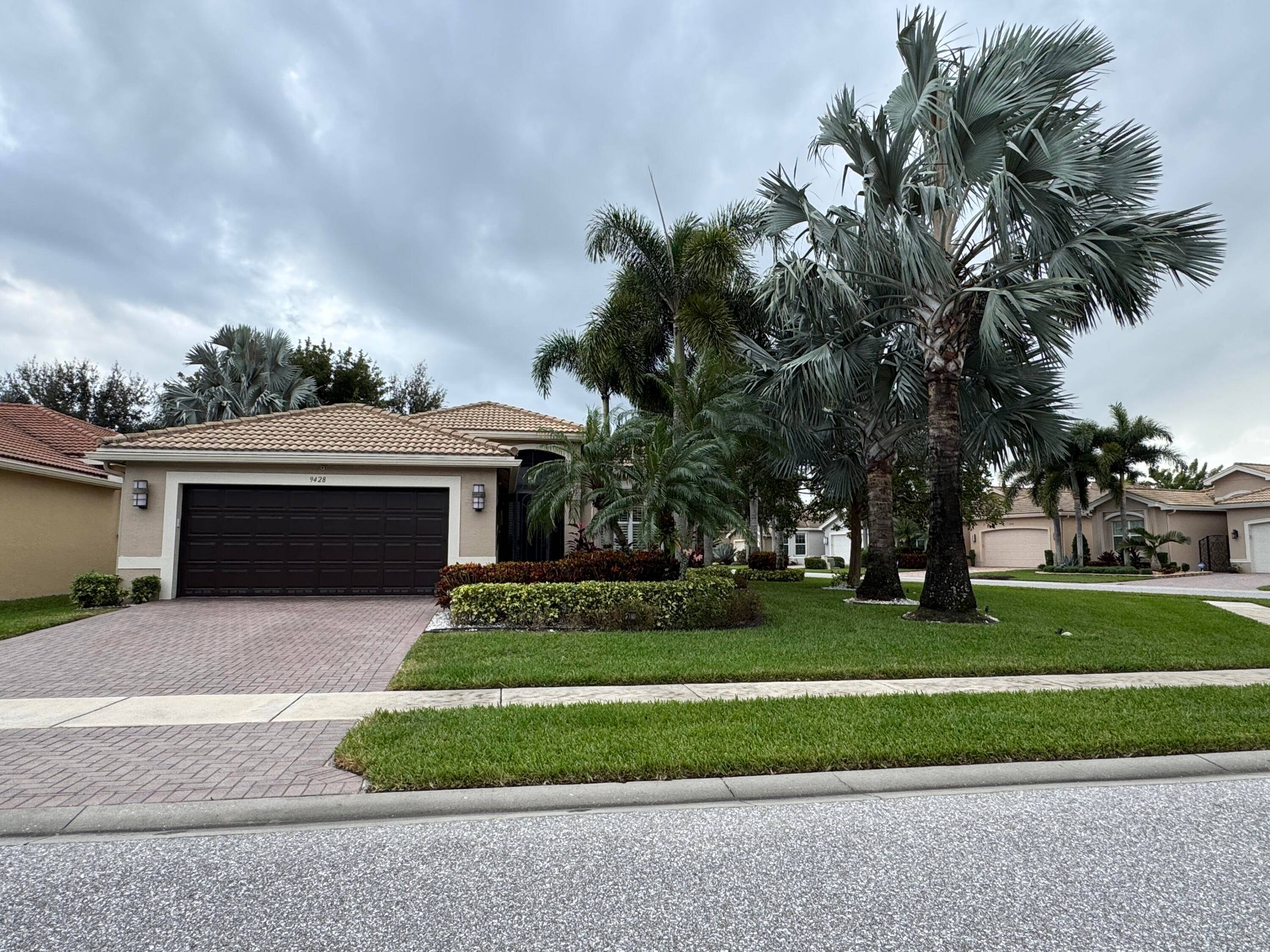 Lovely Isabel Model with 3 bedrooms, 2 baths, and stunning updates !