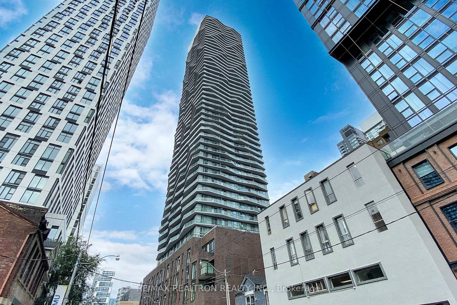 Experience sleek downtown living in this bright, west facing studio located in a striking 52 storey residence by Pemberton Group at Church amp ; Dundas.