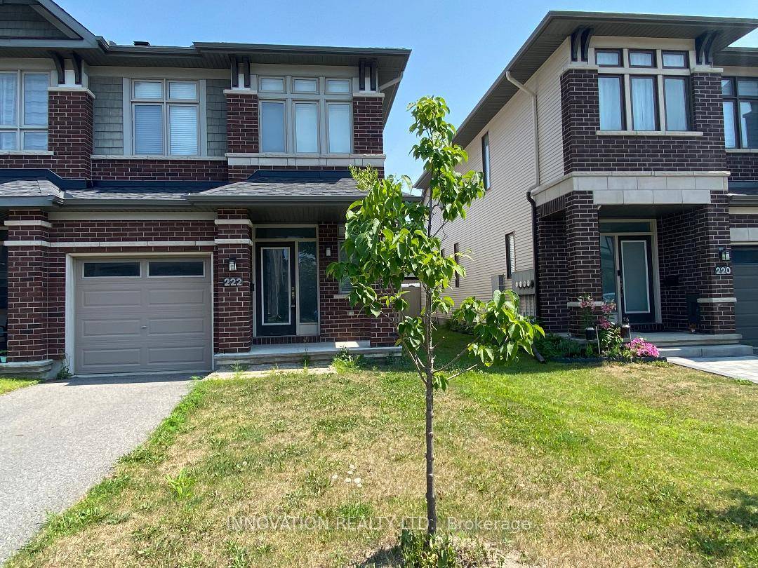 End unit town home in Riverside south.