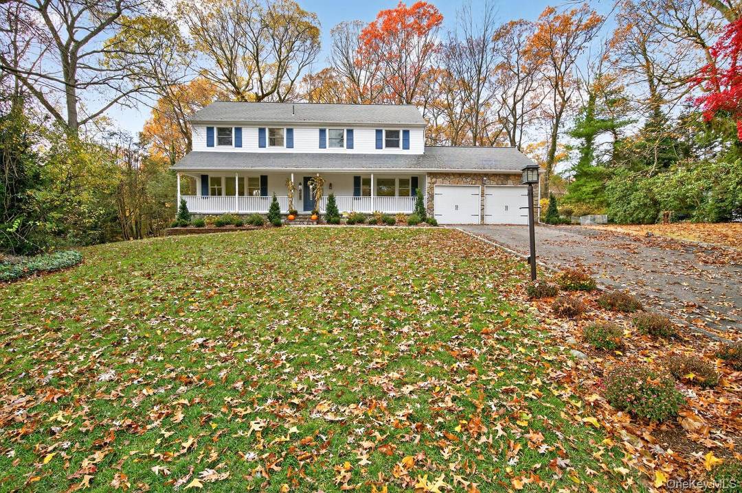 Beautifully Upgraded Colonial on a Quiet Cul de Sac This stunning 4 bedroom, 2.