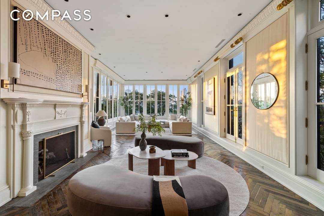 Welcome to 21 Beekman Place, a rare and expertly restored residence nestled on the northeast corner of a quiet picturesque street in an iconic Midtown East locale.