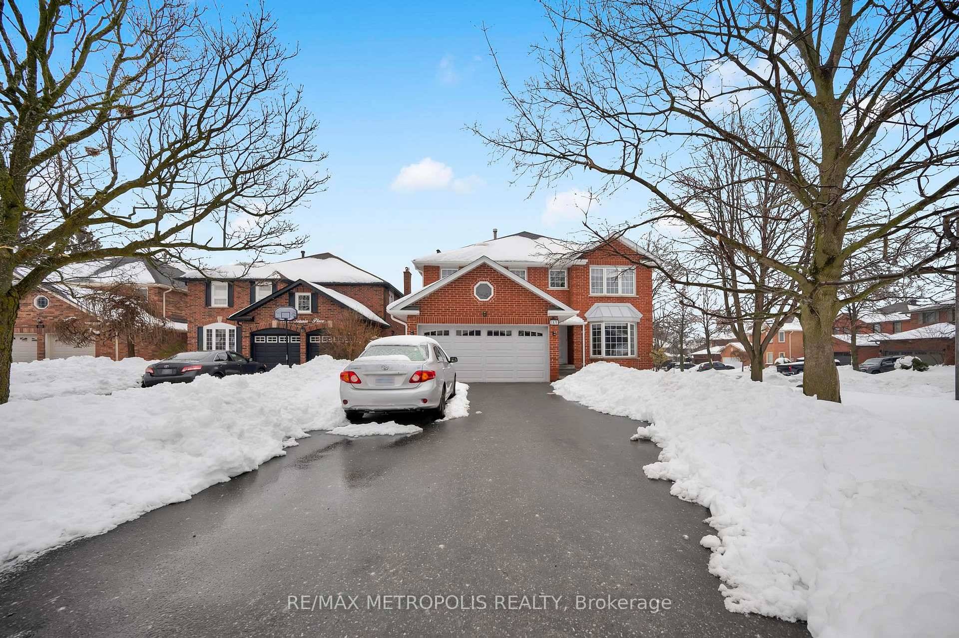 Location, location ! ! ! Nestled in one of Pickering's most prestigious neighborhoods, surrounded by executive homes.