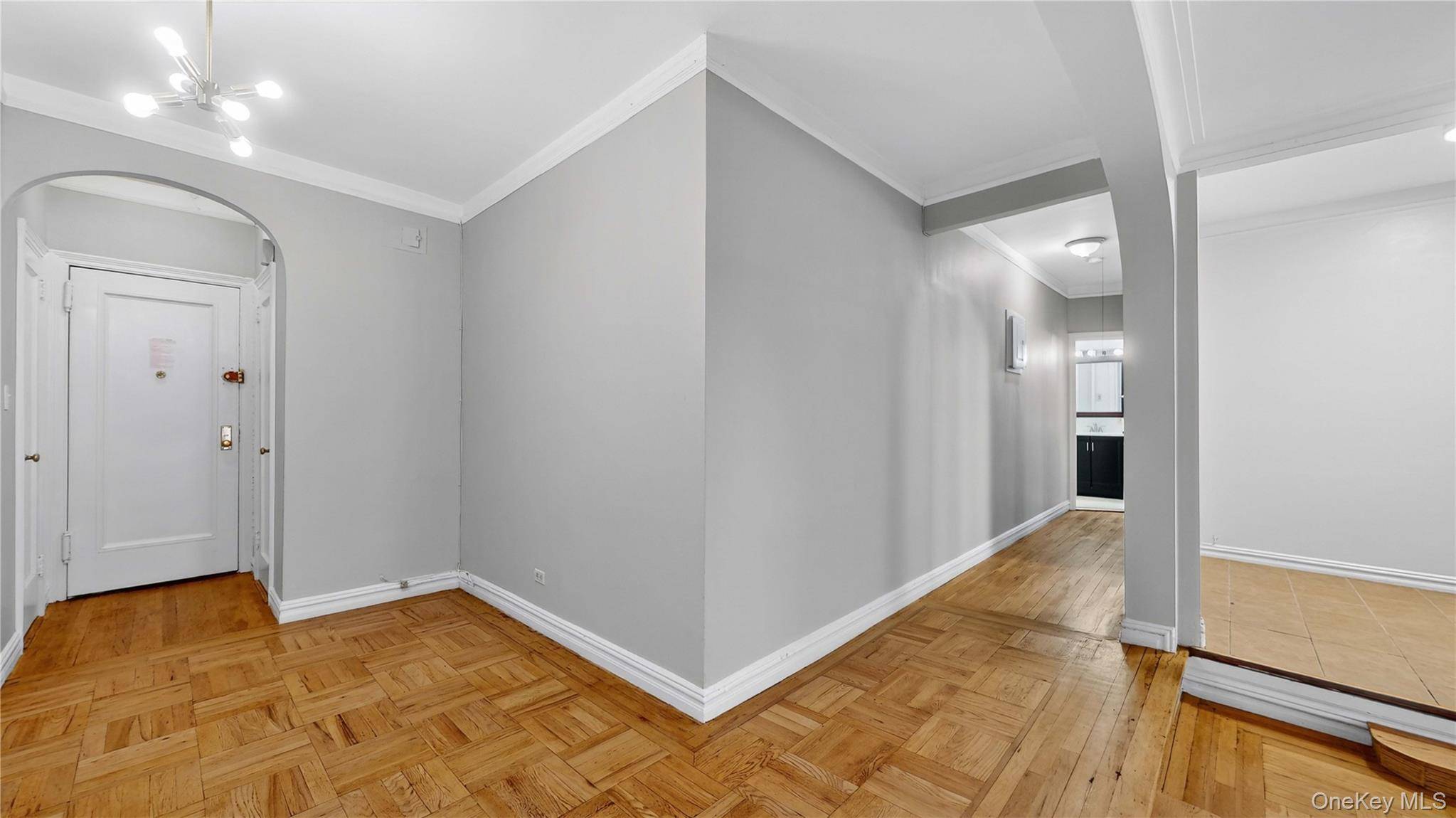 Exquisite 1 Bedroom Condominium in the Heart of Sunnyside !