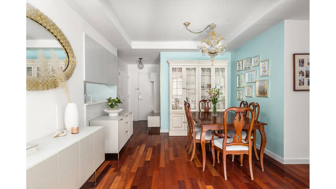 Renovated 3BR 3BA with 1, 559 SF Southern Light in Madison Square Sun flooded and turnkey, this expansive home offers space, style, and a prime downtown location.