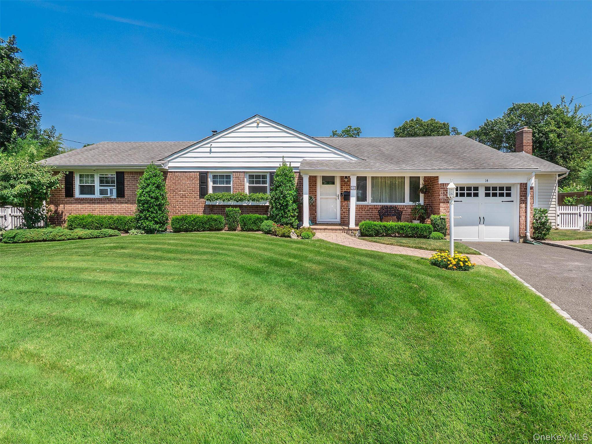 Spacious 4 Bedroom Ranch with Pool and Entertainer s Backyard This inviting 4 bedroom, 2 bath ranch offers an ideal blend of comfort and style.