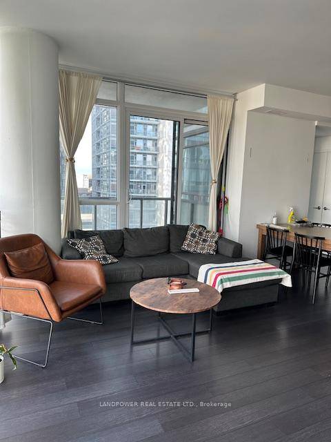 Luxury Bond Condo In The Core Downtown Entertainment District !