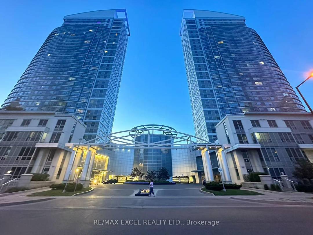 Bright and functional 2 bedroom, 1 bathroom corner unit with unobstructed views, approximately 723 sq.