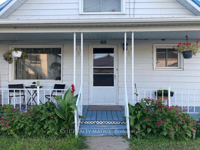 Welcome to this cozy and inviting home featuring 2 bedrooms including a loft style room and 1 full bathroom.