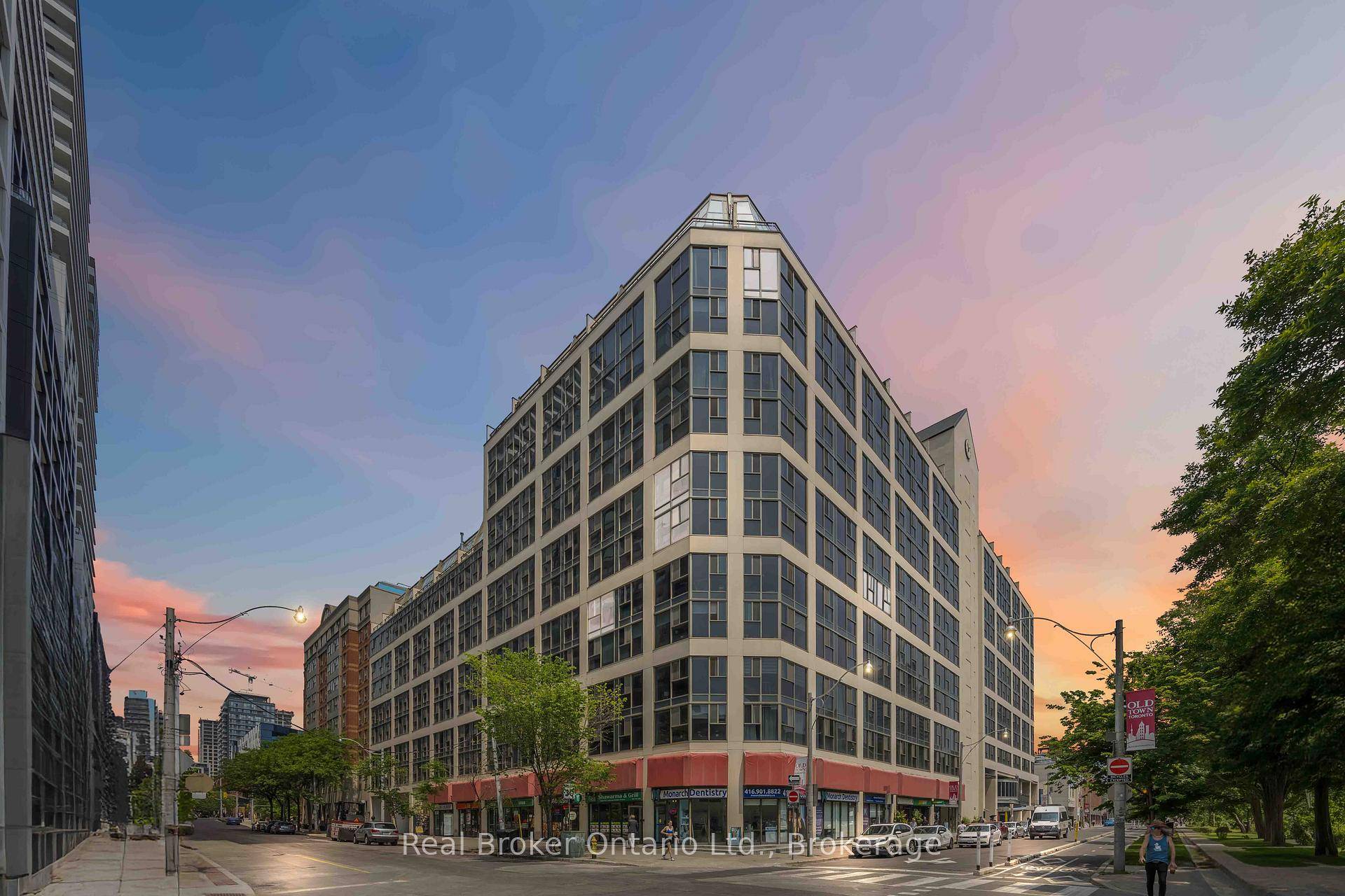 Live in the Heart of Downtown Steps from St.